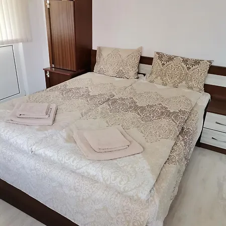 - софи, гр. Devin